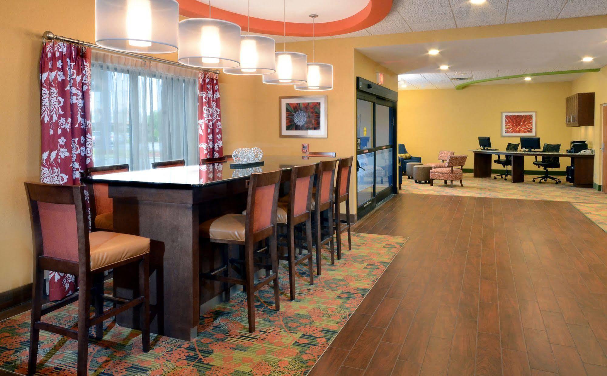 Hampton Bragg Hotel
