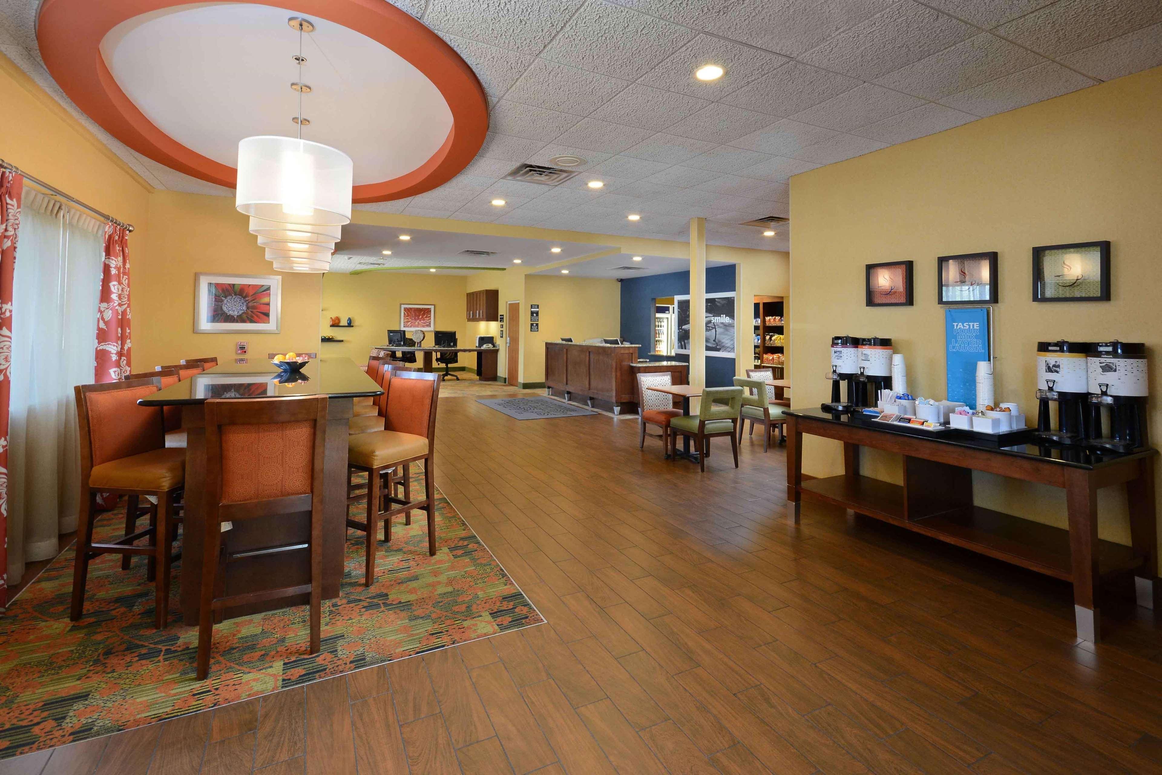 Hotel Hampton Inn Fayetteville Fort Bragg 3*