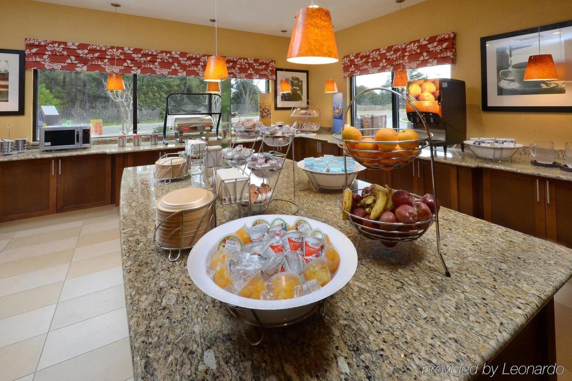 Hotel Hampton Inn Fayetteville Fort Bragg 3*